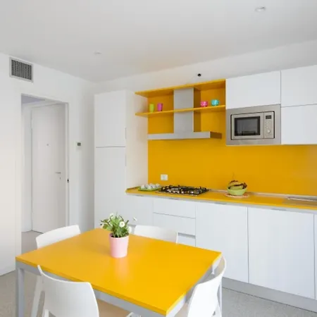 Cozy And Colorful Apartment *