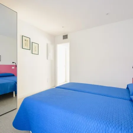 Cozy And Colorful Appartement