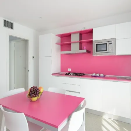 Cozy And Colorful Apartment *